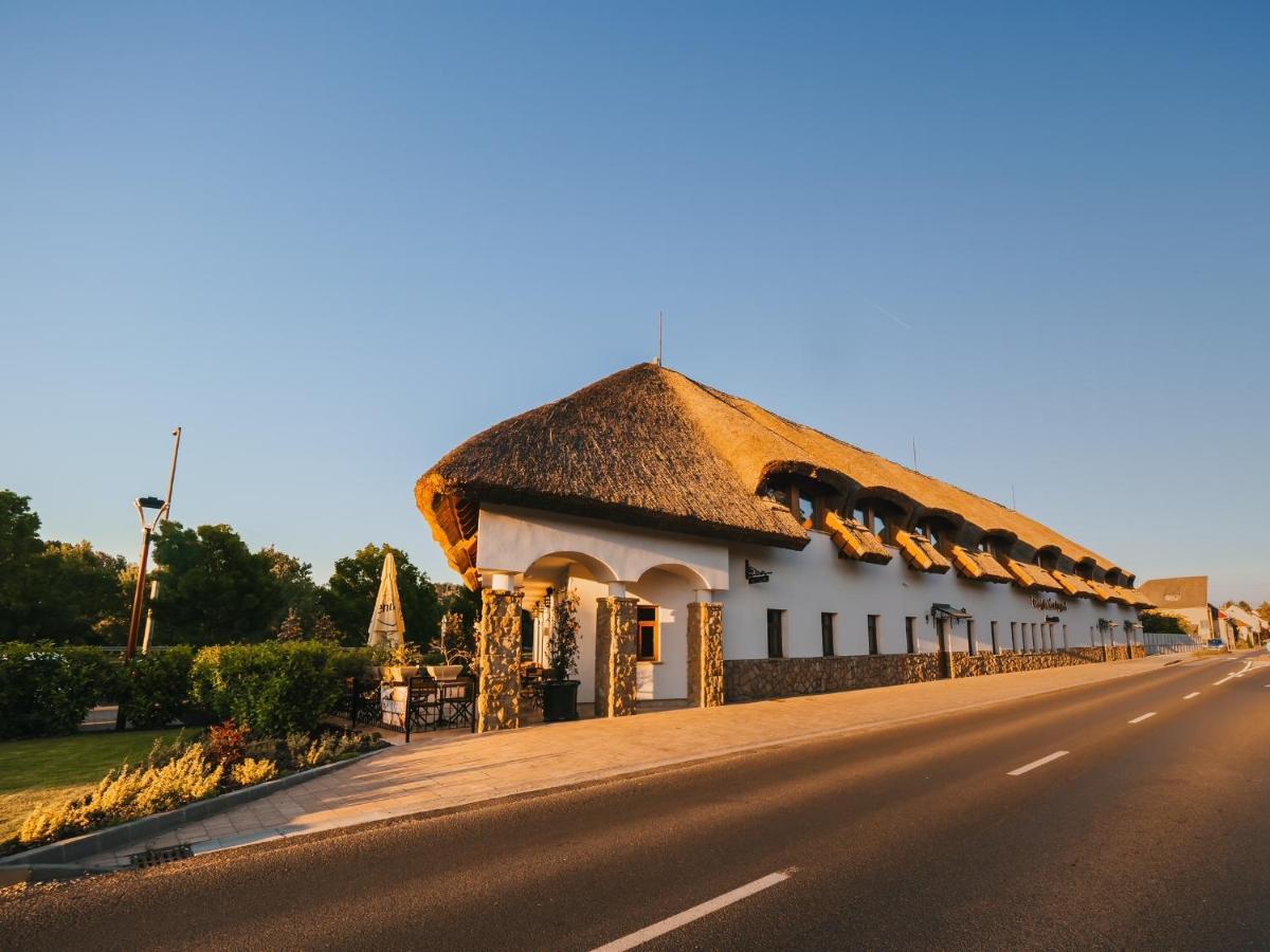 Öreg Halász Fogadó Hotel Tát Exterior foto